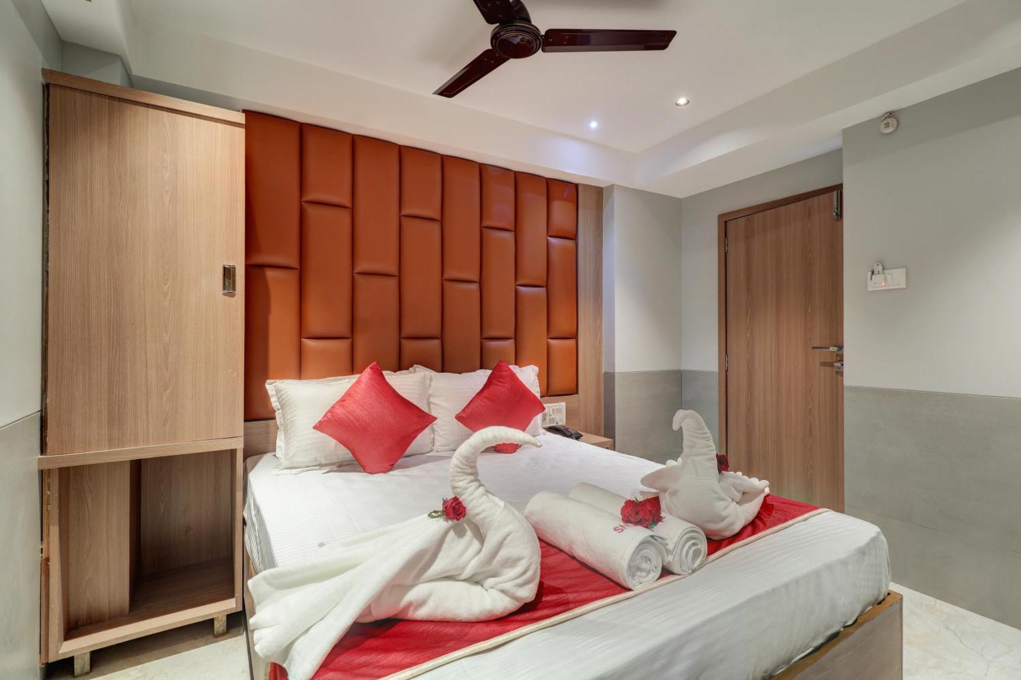 Sai Nidhi Residency Hotel Navi Mumbai Exterior photo