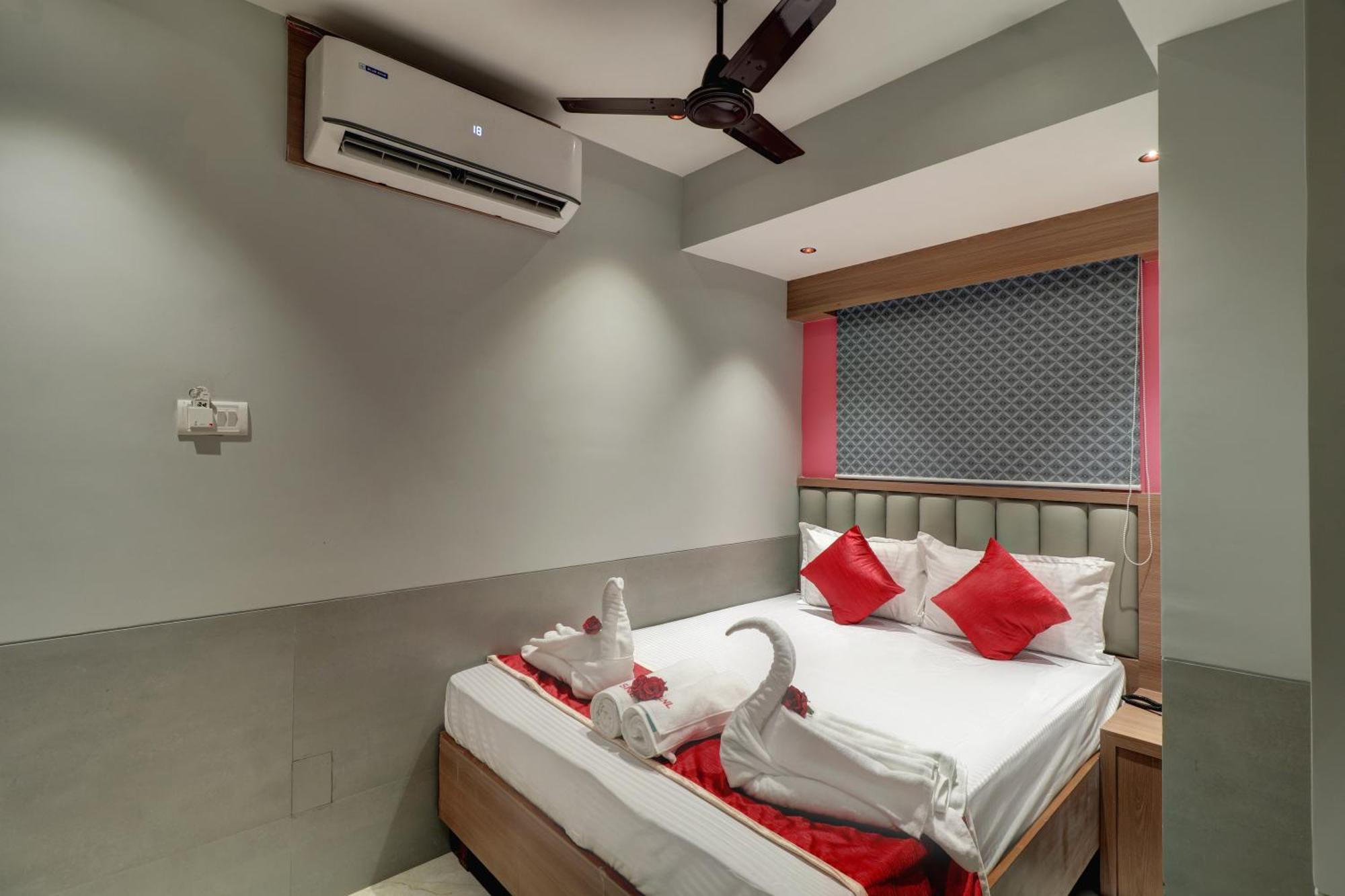 Sai Nidhi Residency Hotel Navi Mumbai Exterior photo