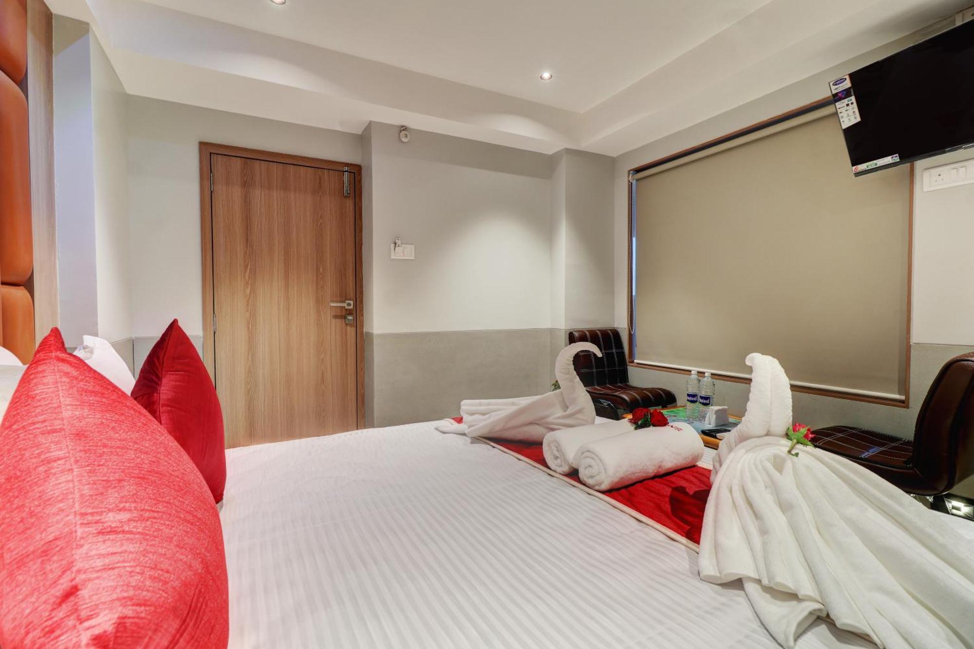 Sai Nidhi Residency Hotel Navi Mumbai Exterior photo