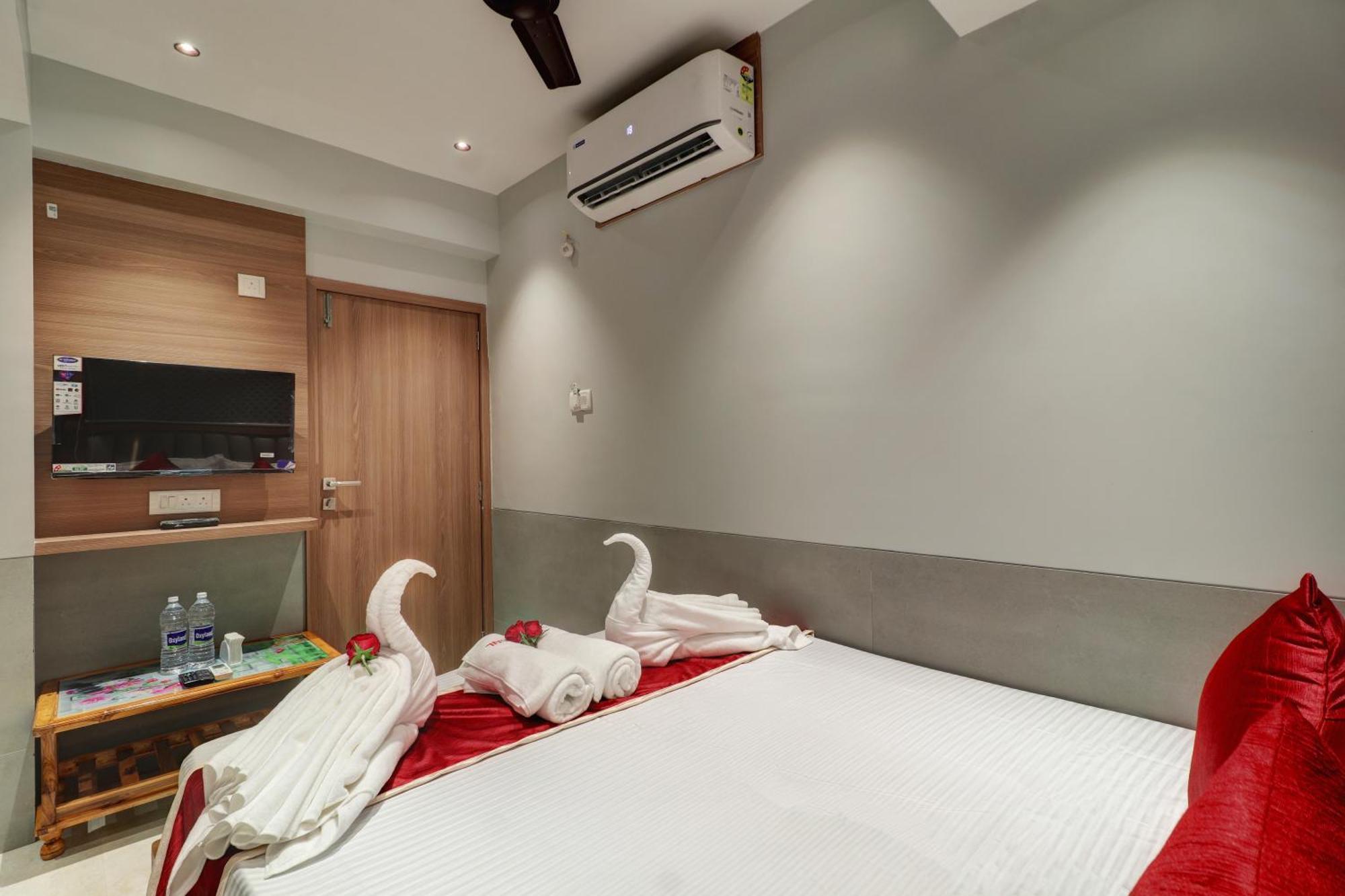 Sai Nidhi Residency Hotel Navi Mumbai Exterior photo