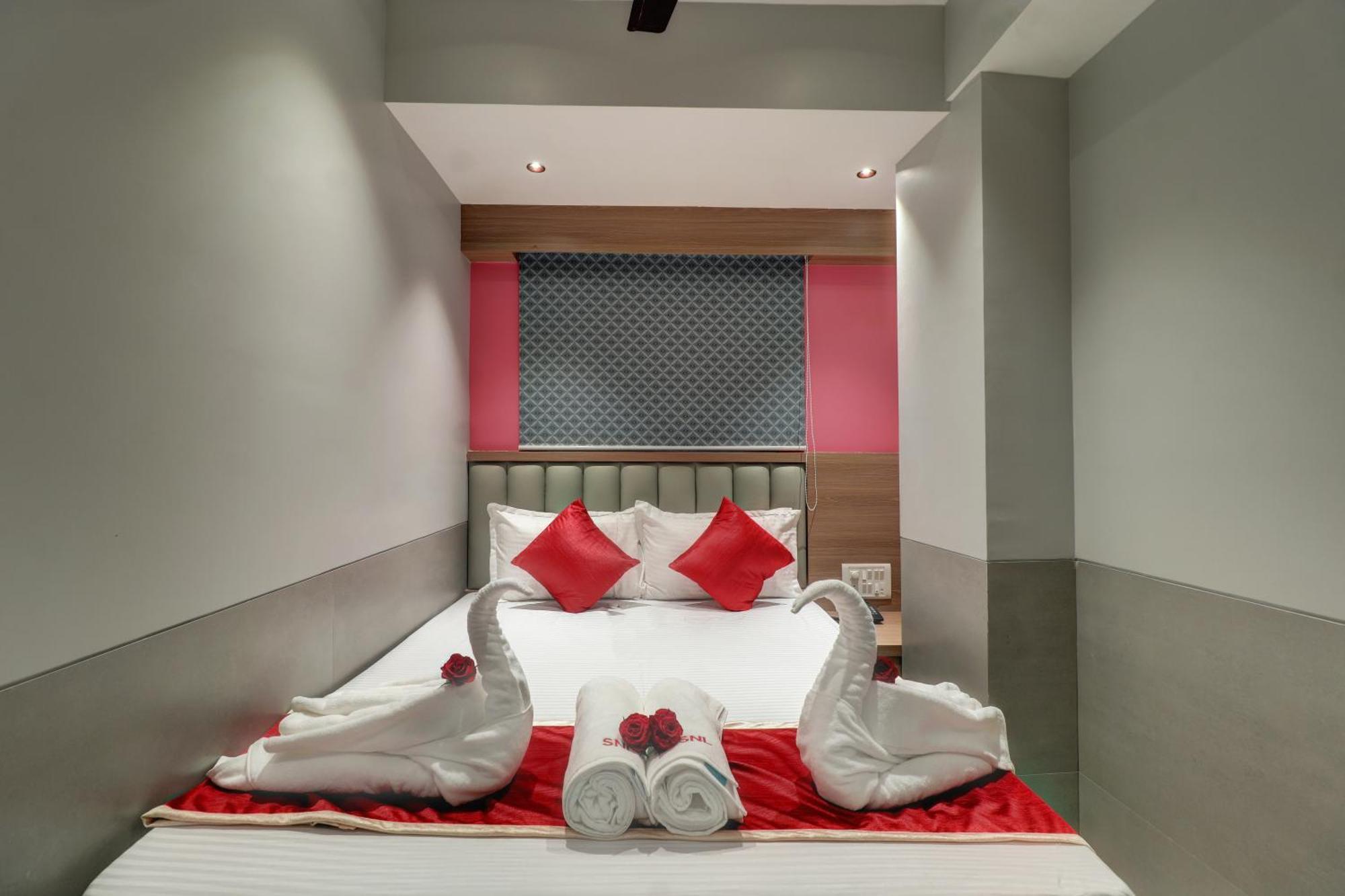 Sai Nidhi Residency Hotel Navi Mumbai Exterior photo